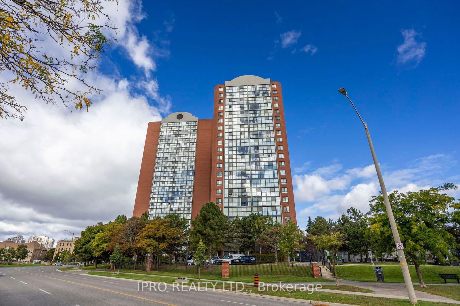 Chelsea Towers Condos, Mississauga, Toronto