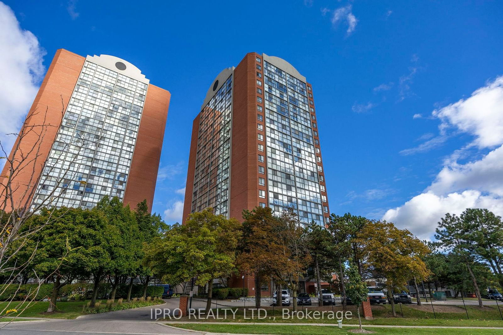 Chelsea Towers Condos, Mississauga, Toronto