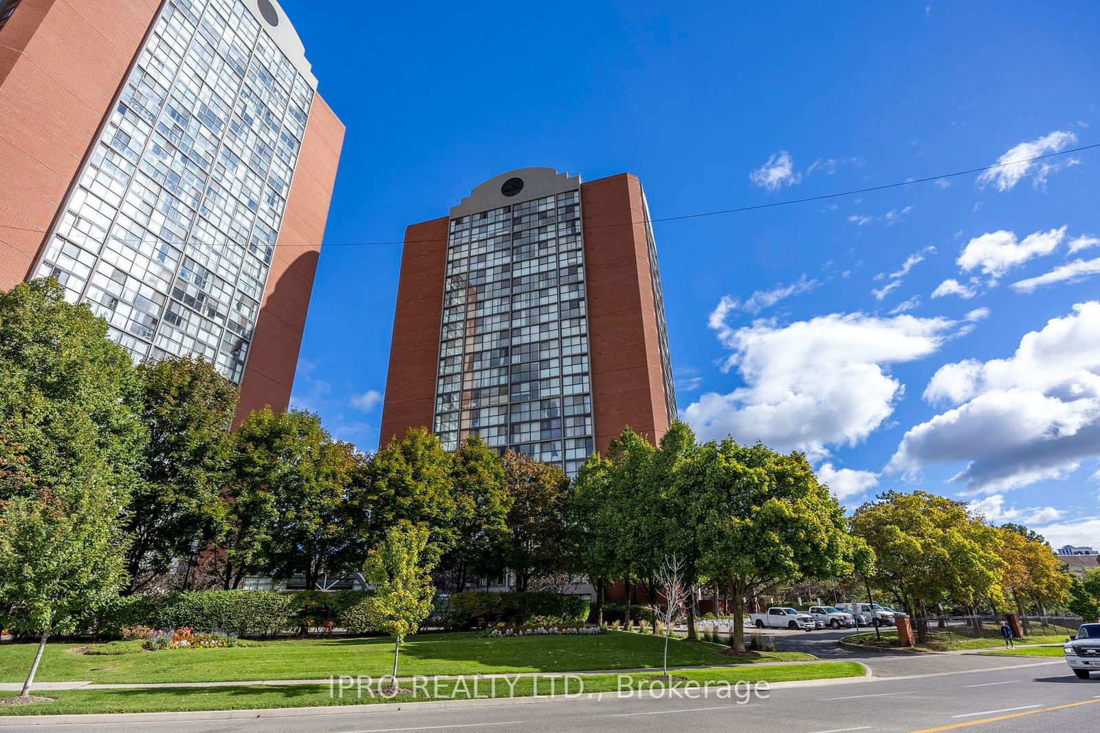 Chelsea Towers Condos, Mississauga, Toronto