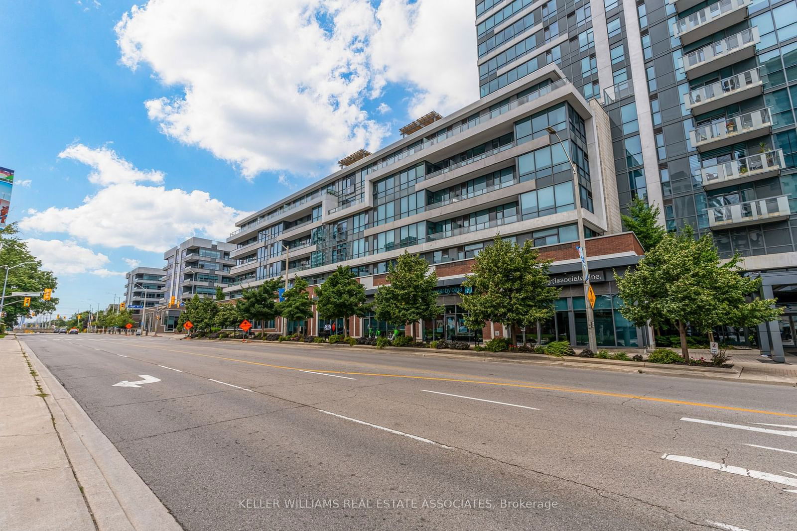 1 Hurontario St, unit 208 for sale