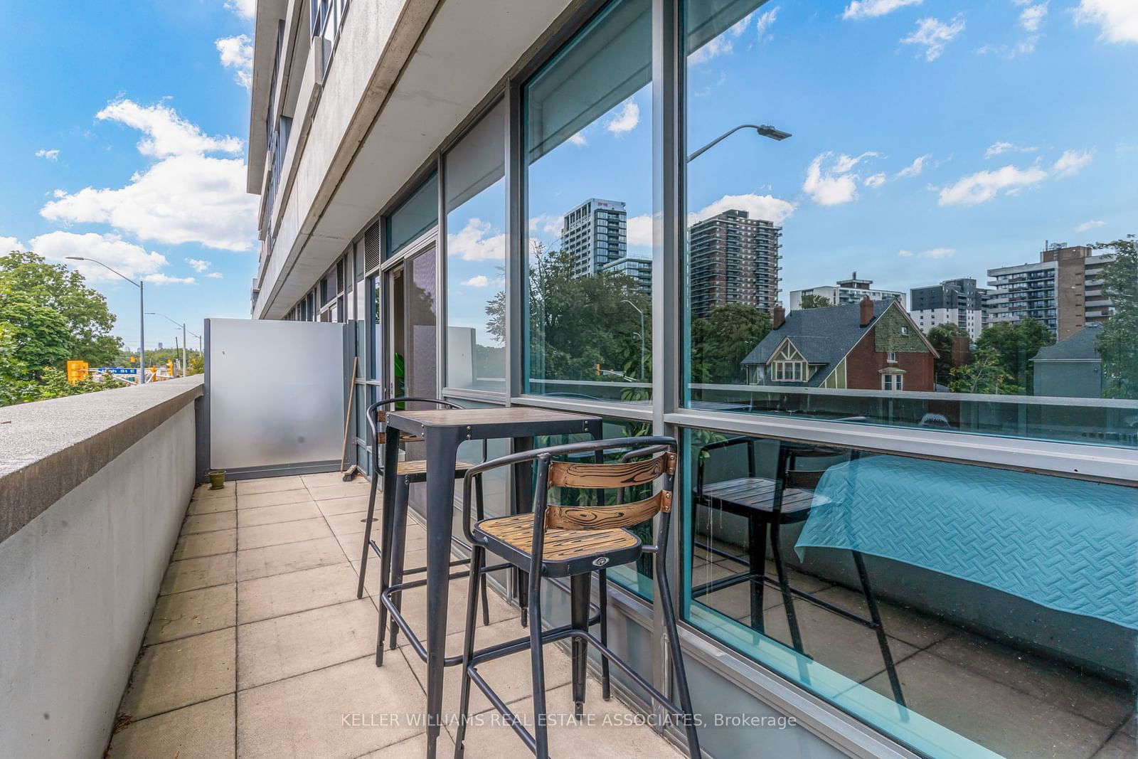 1 Hurontario St, unit 208 for sale