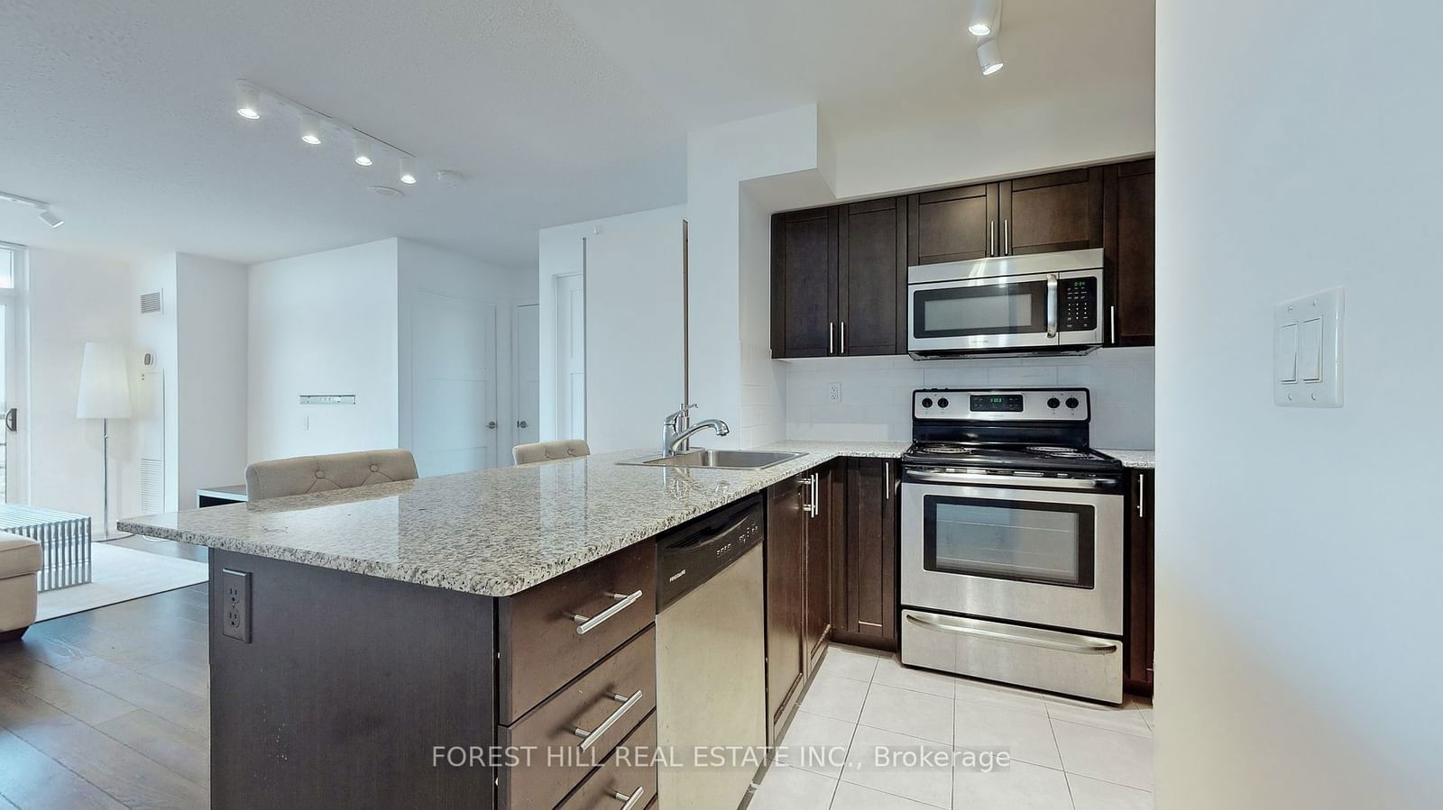 812 Lansdowne Ave, unit 711 for rent