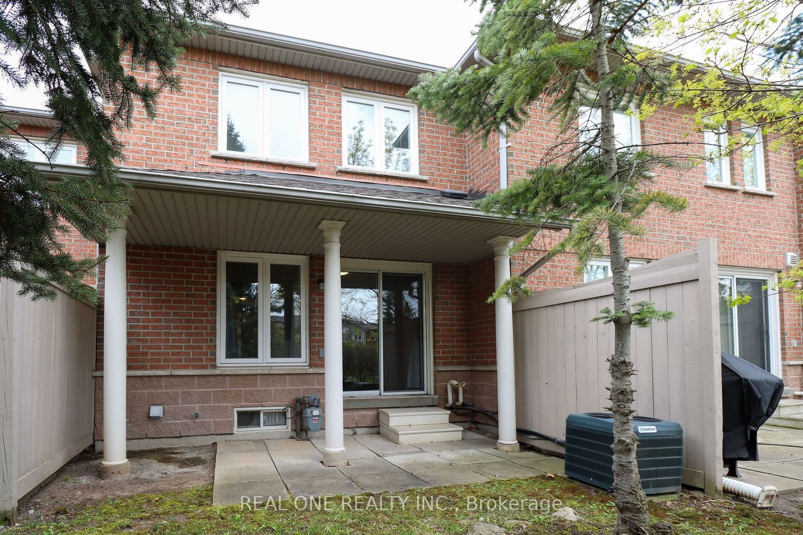 833 Scollard Crt, unit 100 for rent