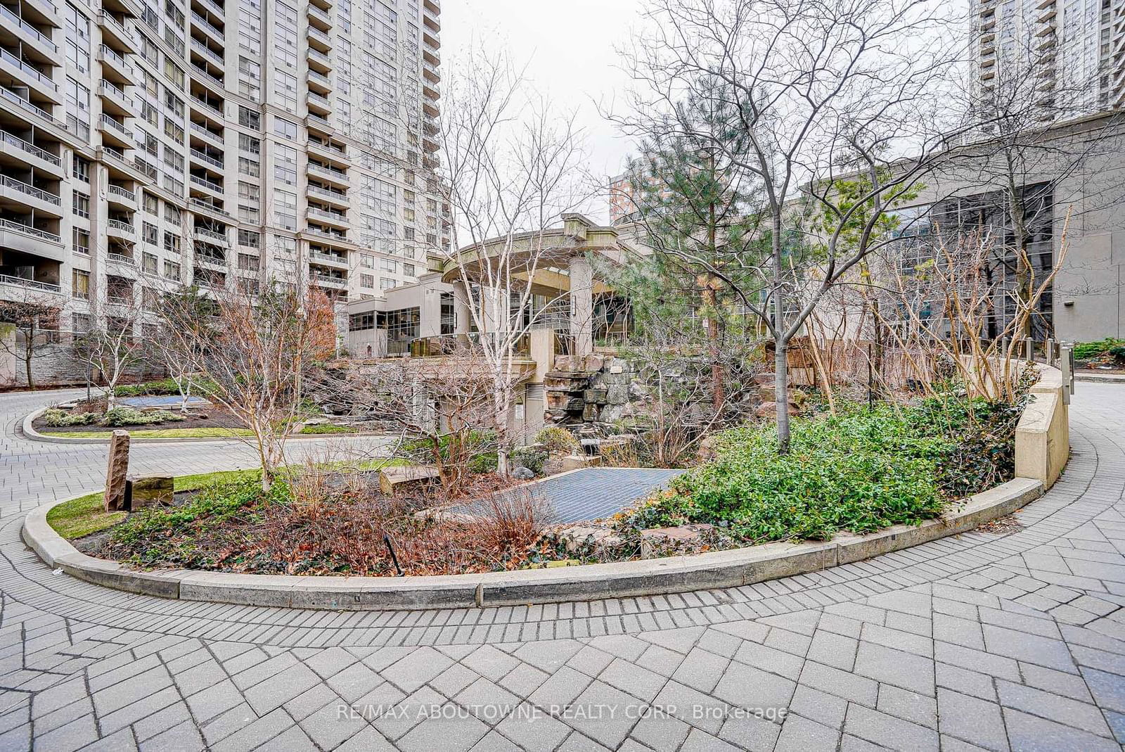 3888 Duke Of York Blvd, unit 2827 for rent