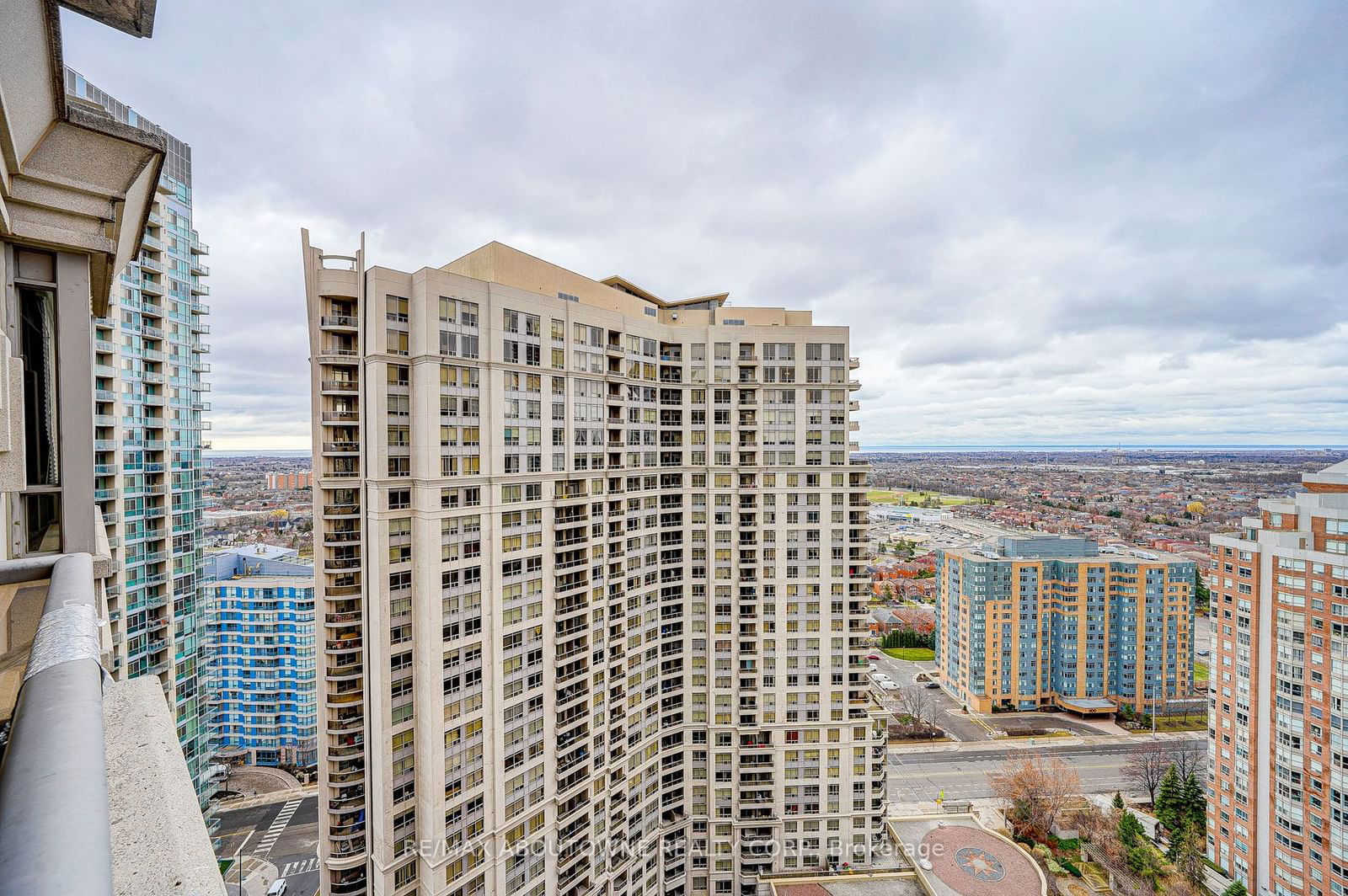 3888 Duke Of York Blvd, unit 2827 for rent