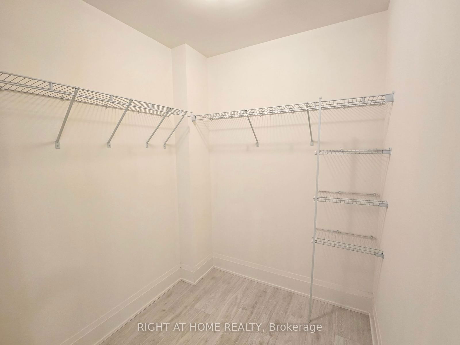 509 Dundas St W, unit 104 for rent