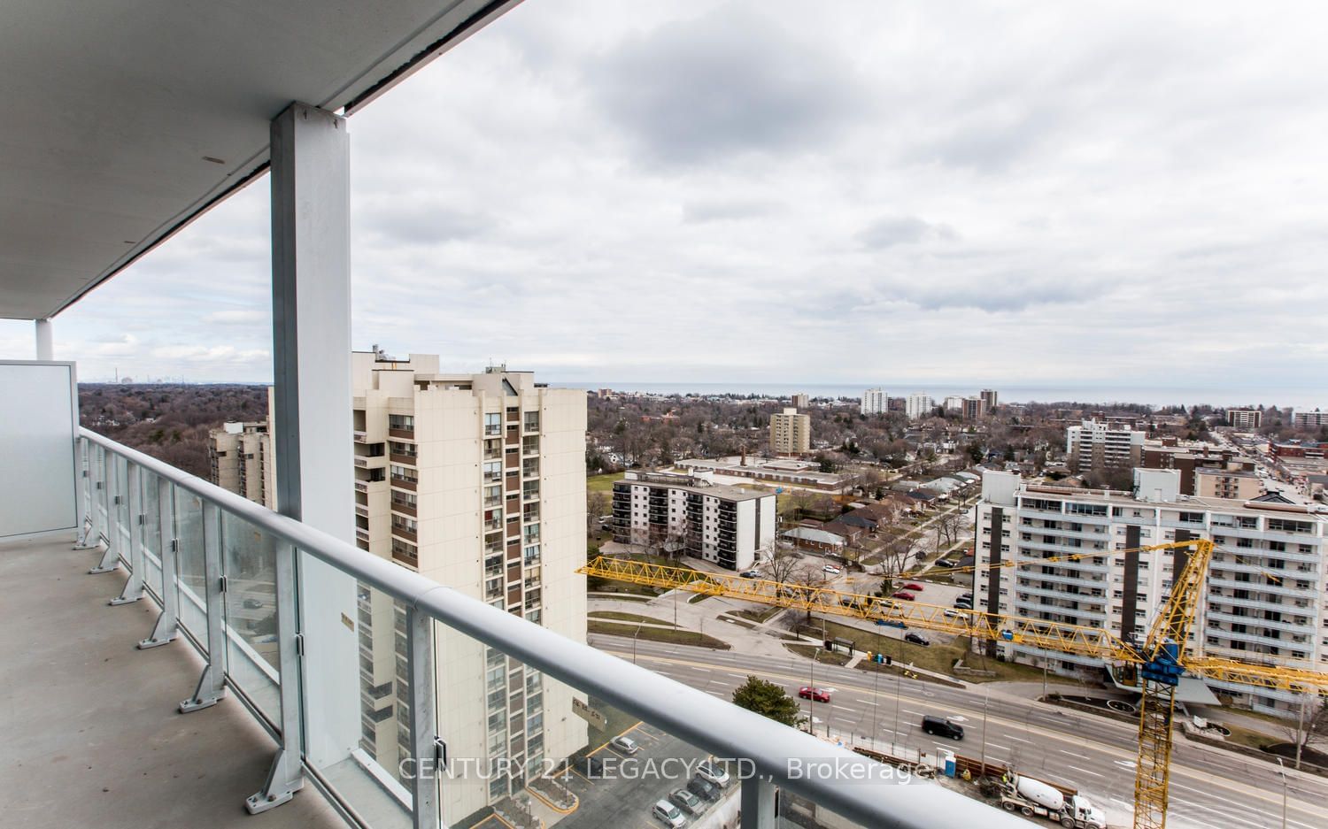 65 Speers Rd, unit 1606 for rent