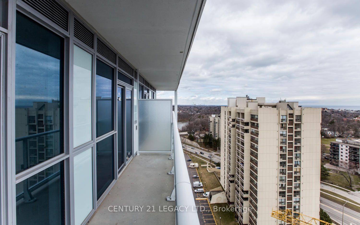 65 Speers Rd, unit 1606 for rent