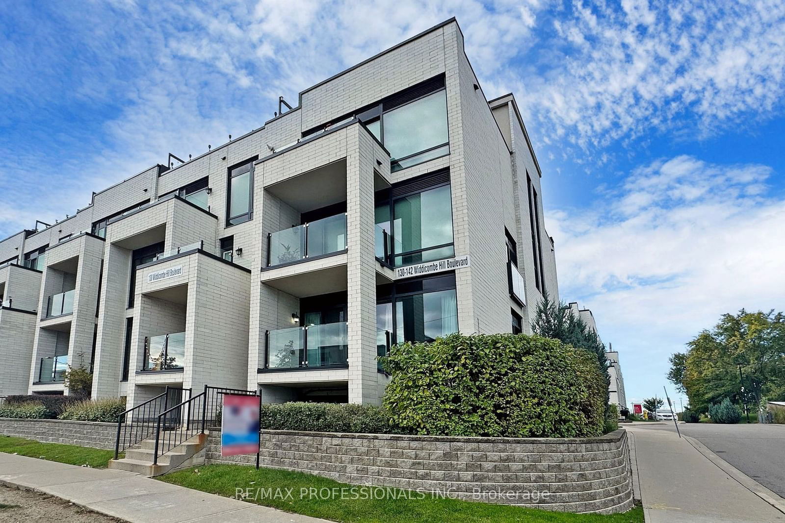 130 Widdicombe Hill Blvd, unit 401 for sale