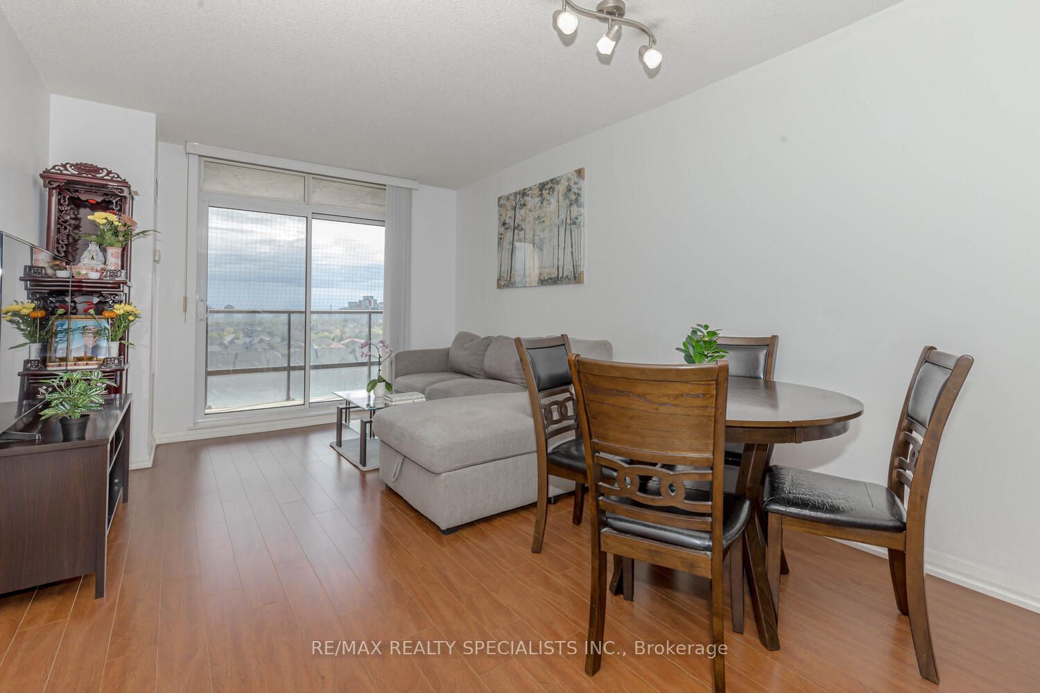 220 Forum Dr, unit 1002 for sale