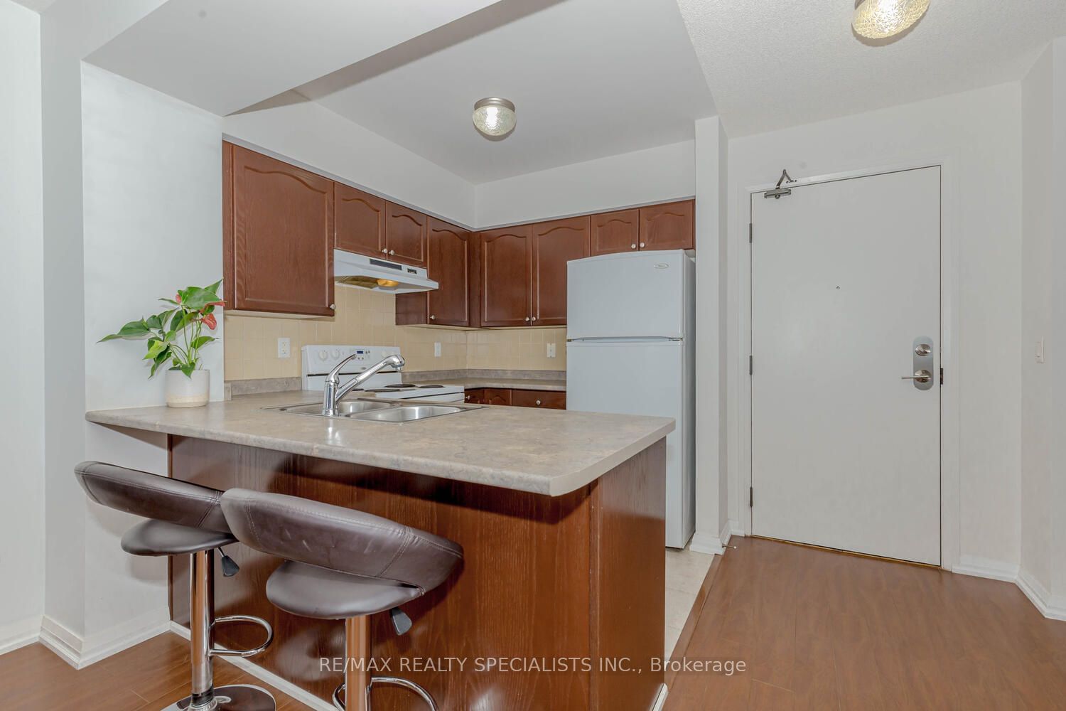 220 Forum Dr, unit 1002 for sale