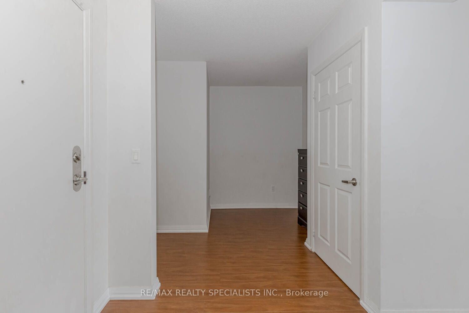 220 Forum Dr, unit 1002 for sale