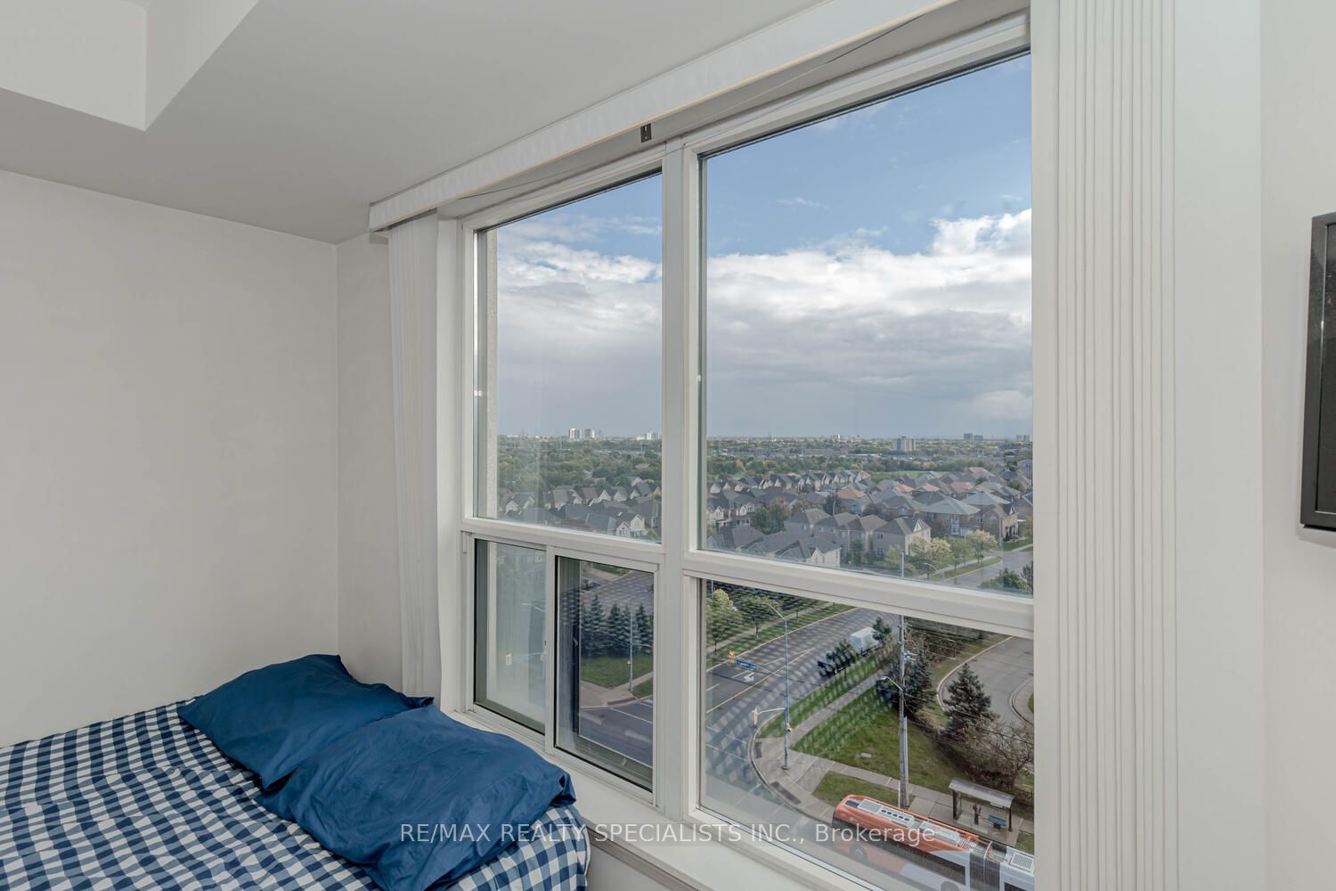 220 Forum Dr, unit 1002 for sale