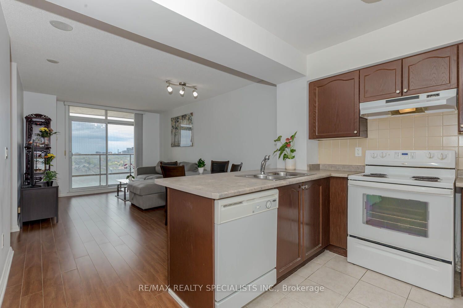 220 Forum Dr, unit 1002 for sale