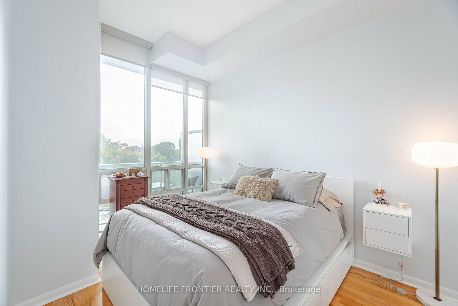 3391 Bloor St W, unit 519 for sale