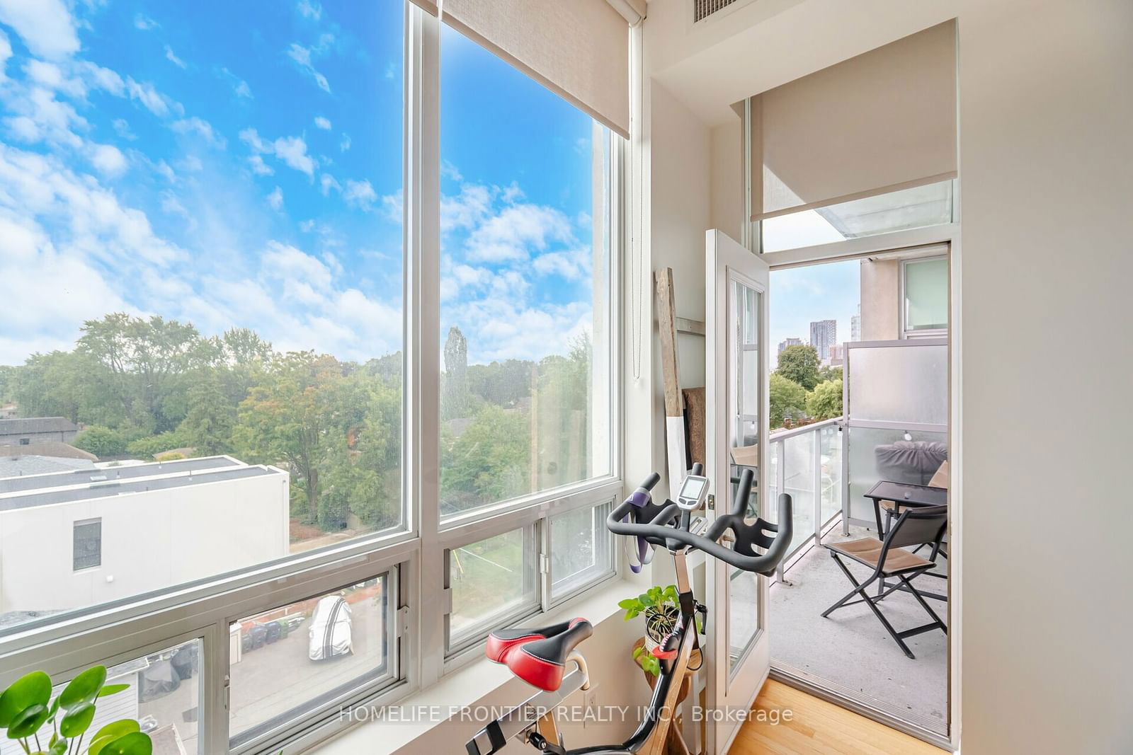 3391 Bloor St W, unit 519 for sale