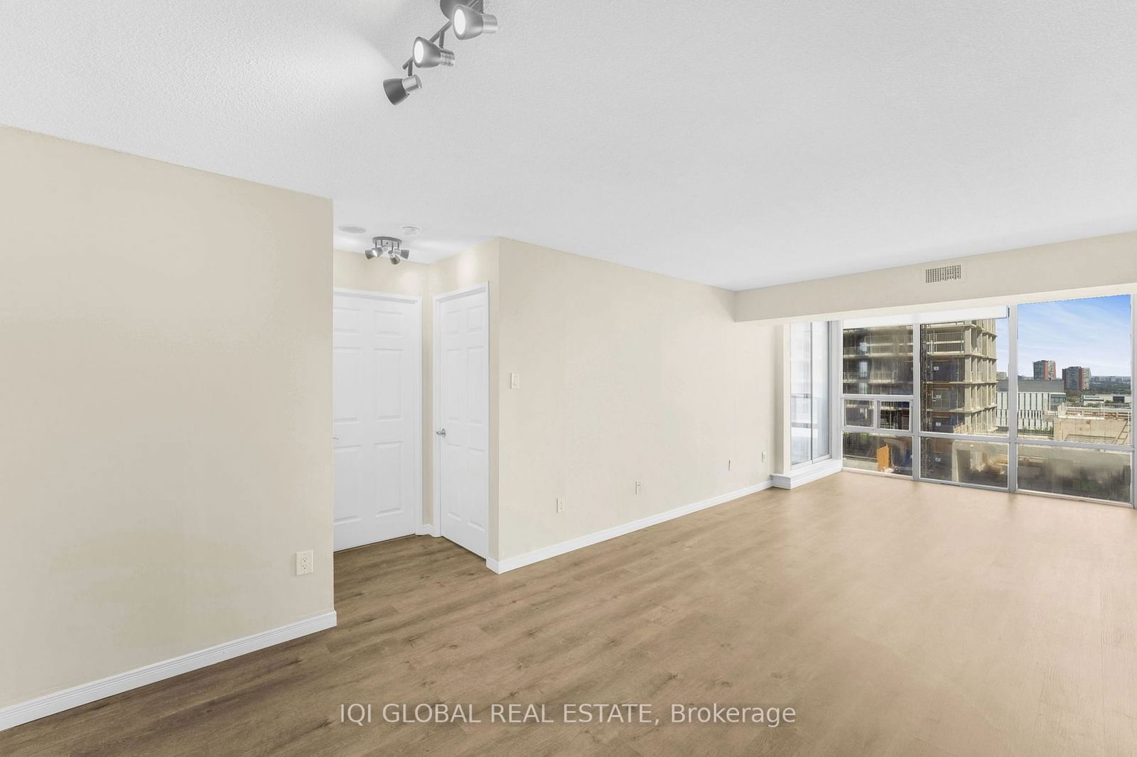 330 Rathburn Rd W, unit 1205 for rent