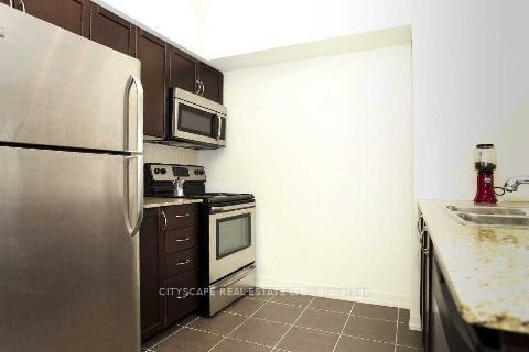 816 Lansdowne Ave, unit L03 for sale