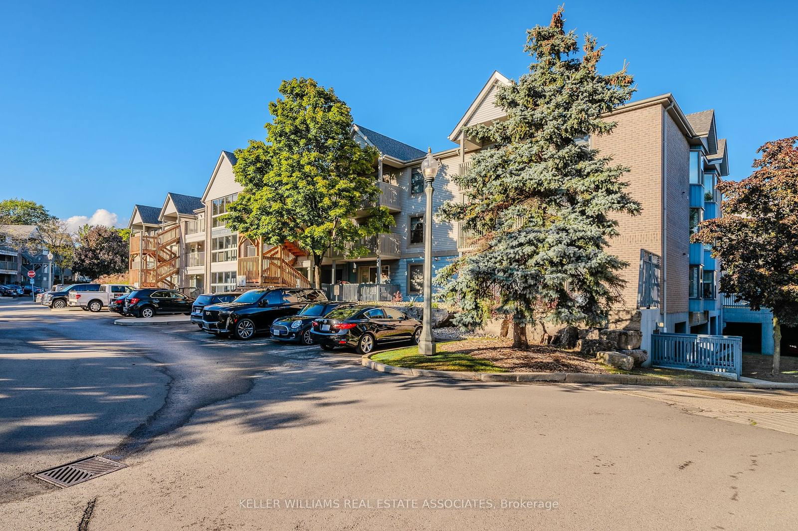 2010 Cleaver Ave, unit 310 for sale