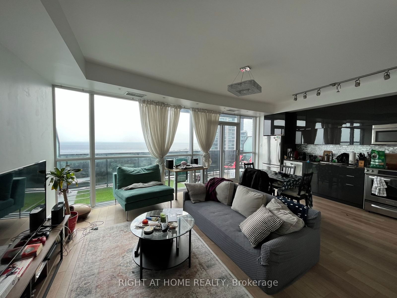 80 Marine Parade Dr, unit 2304 for rent