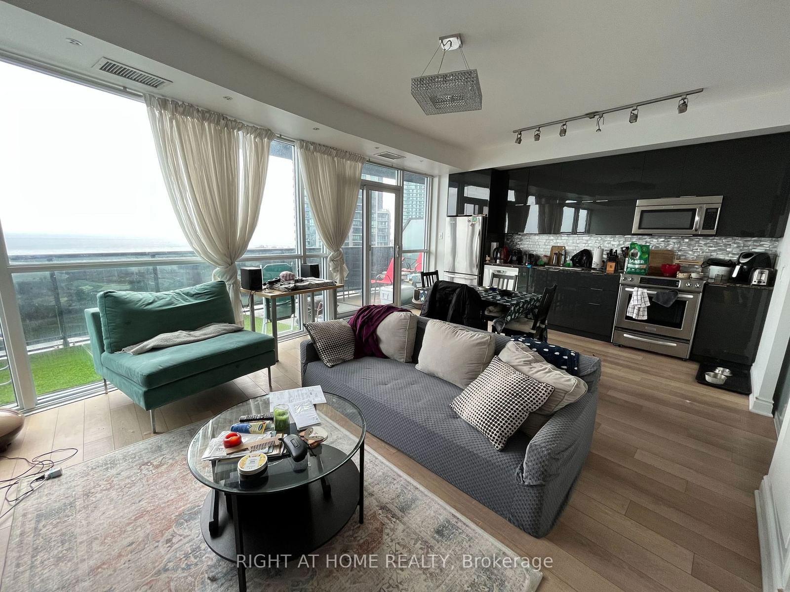 80 Marine Parade Dr, unit 2304 for rent