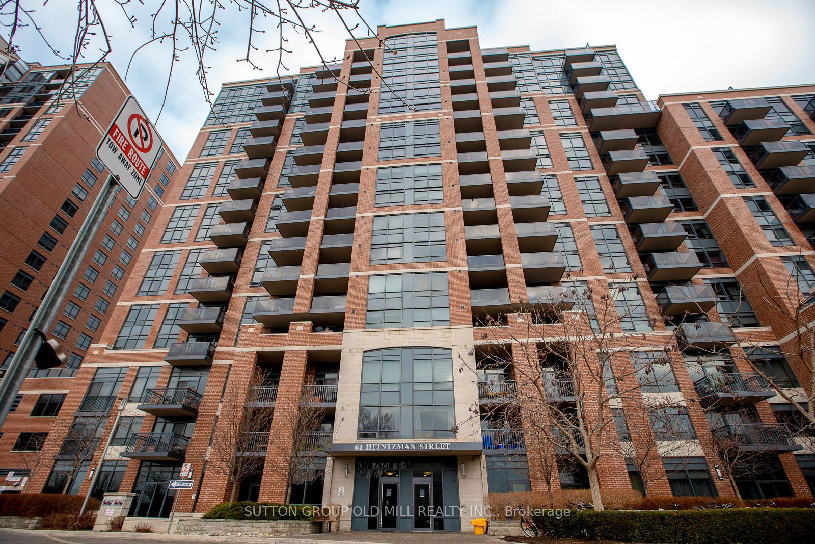 61 Heintzman St, unit 308 for rent