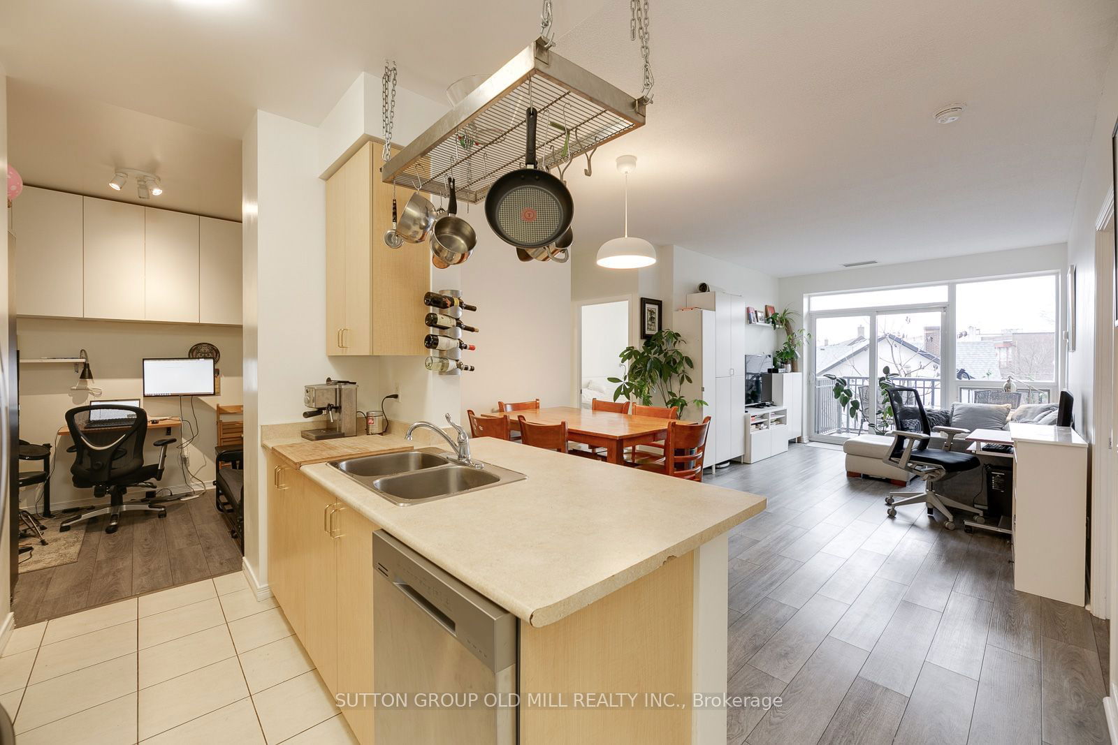 61 Heintzman St, unit 308 for rent