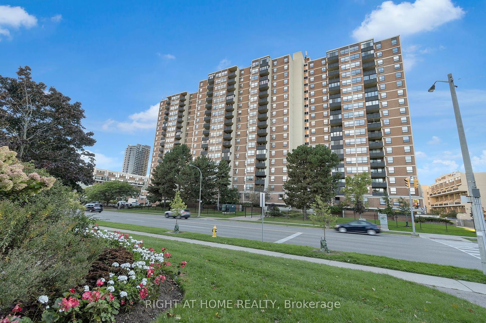 362 The East Mall, unit 802 for sale