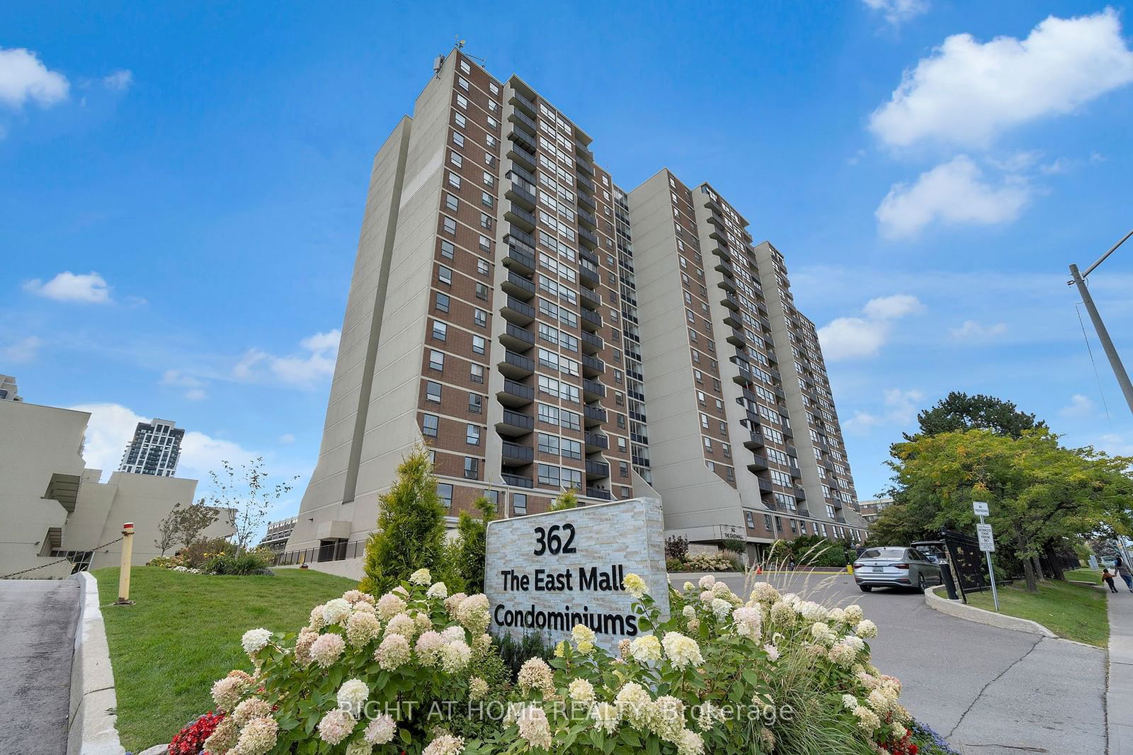 362 The East Mall, unit 802 for sale