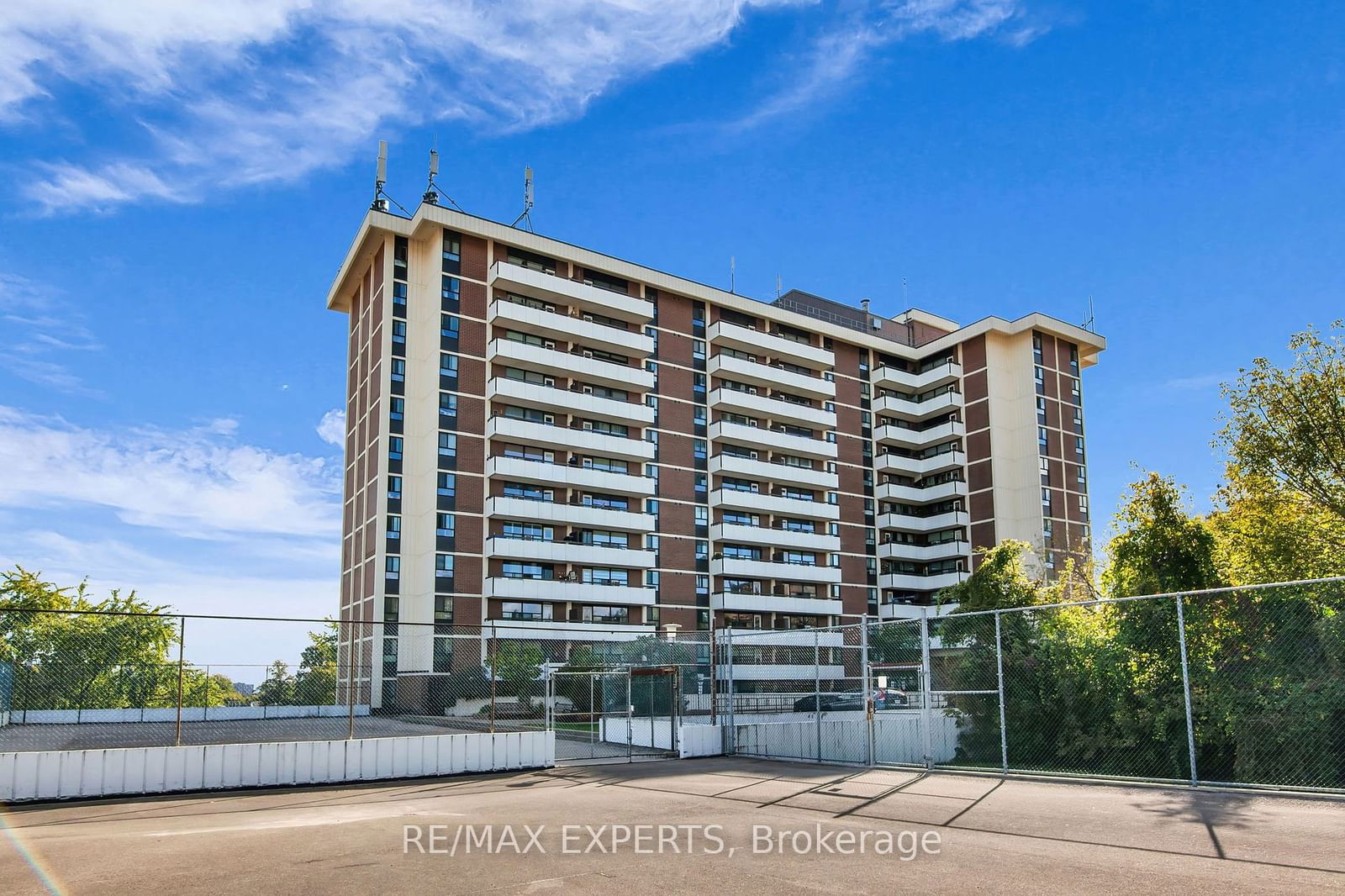 541 Blackthorn Ave, unit 512 for sale