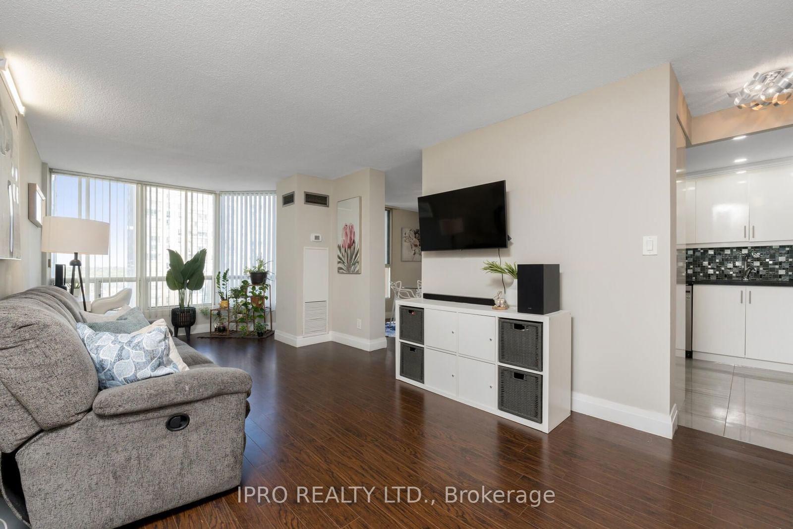 155 Hillcrest Ave, unit 912 for sale