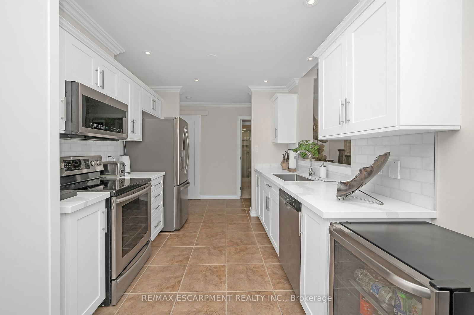 5070 Fairview St, unit 209 for sale