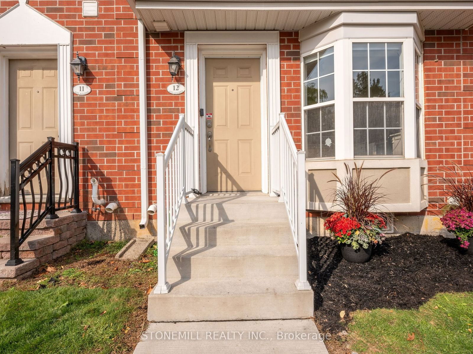 Shore Acres Creek Townhomes, Burlington, Toronto