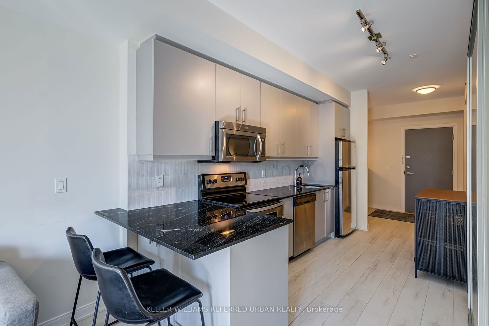 760 The Queensway S, unit 209 for rent