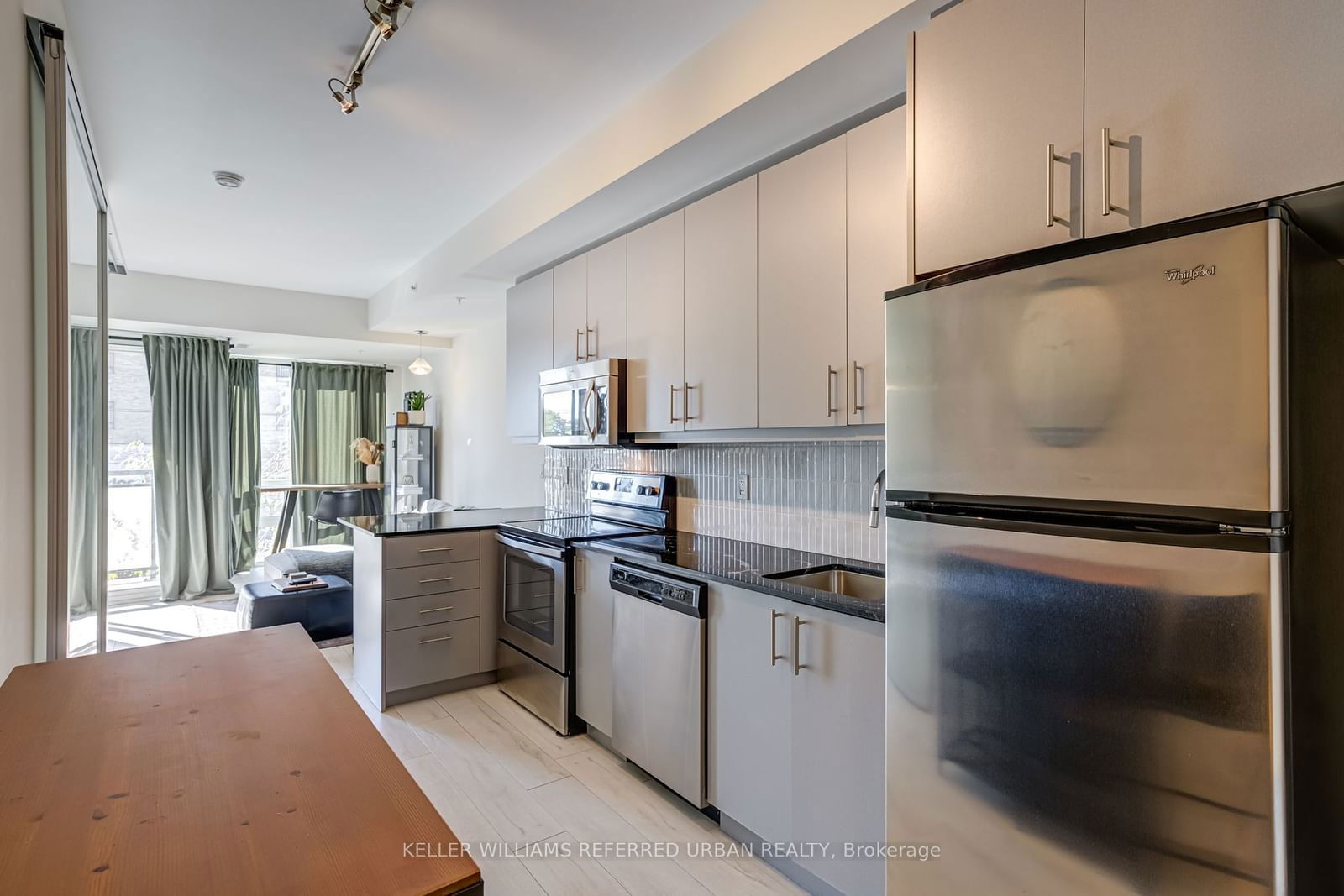 760 The Queensway S, unit 209 for rent