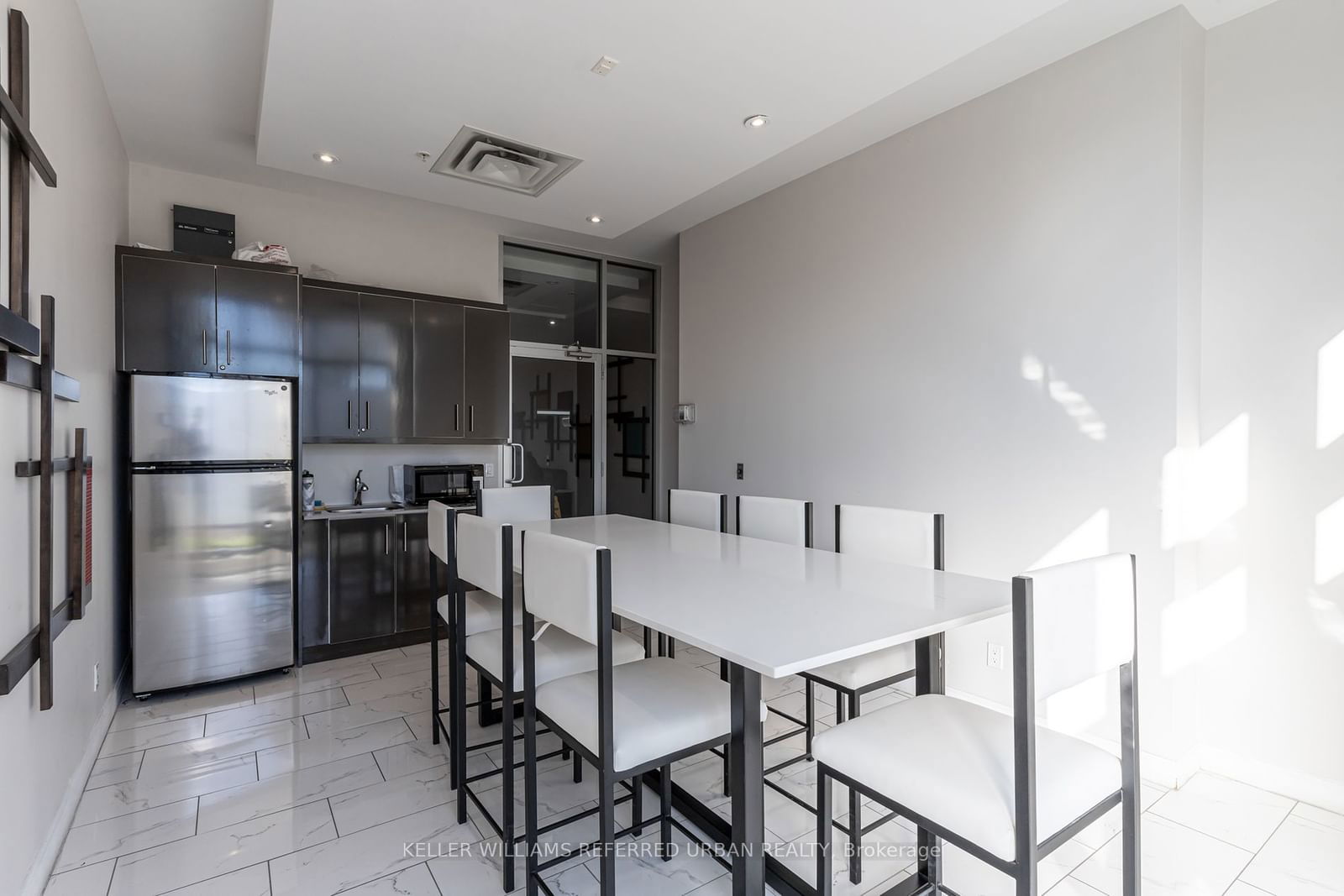 760 The Queensway S, unit 209 for rent