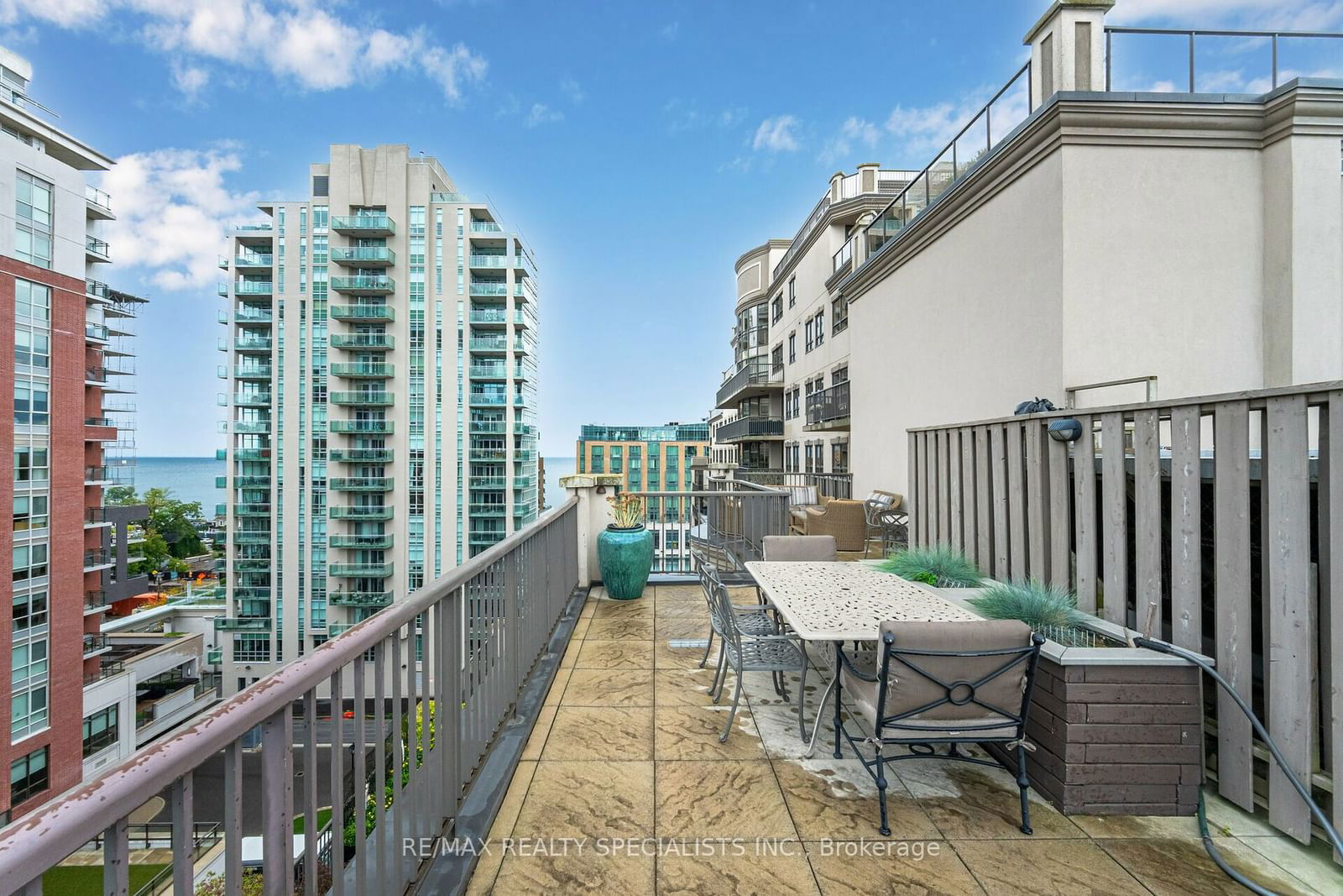 399 Elizabeth St, unit 210 for sale