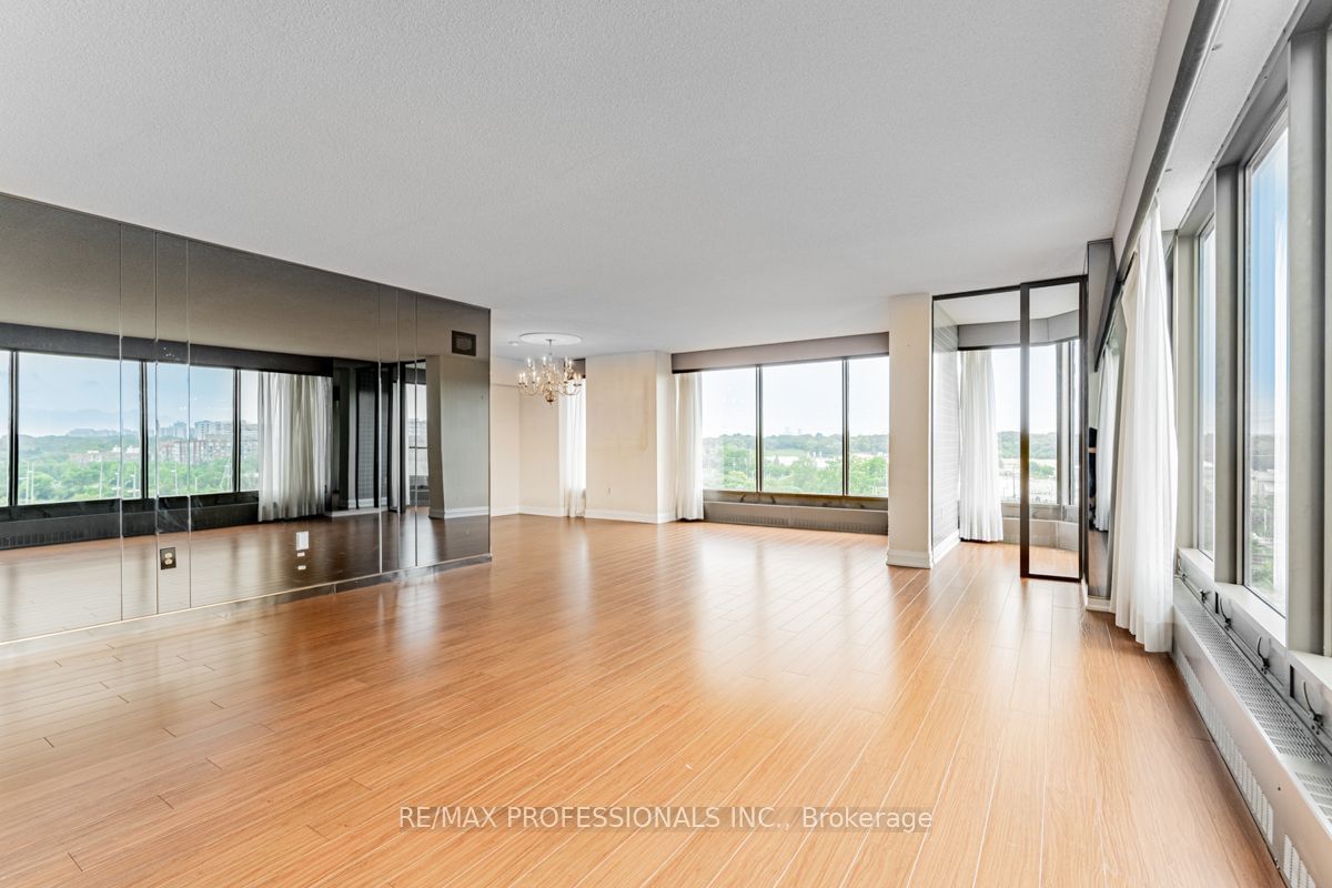 2045 Lake Shore Blvd W, unit 810 for sale