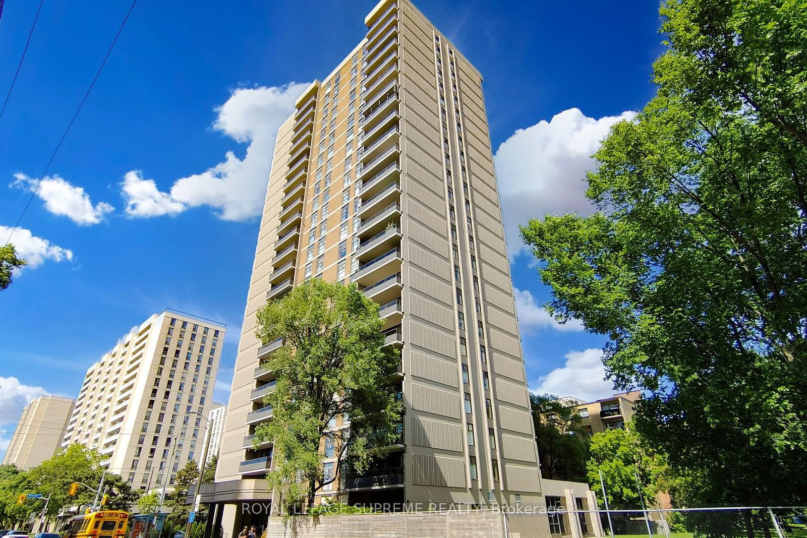 135 Marlee Ave, unit 401 for sale