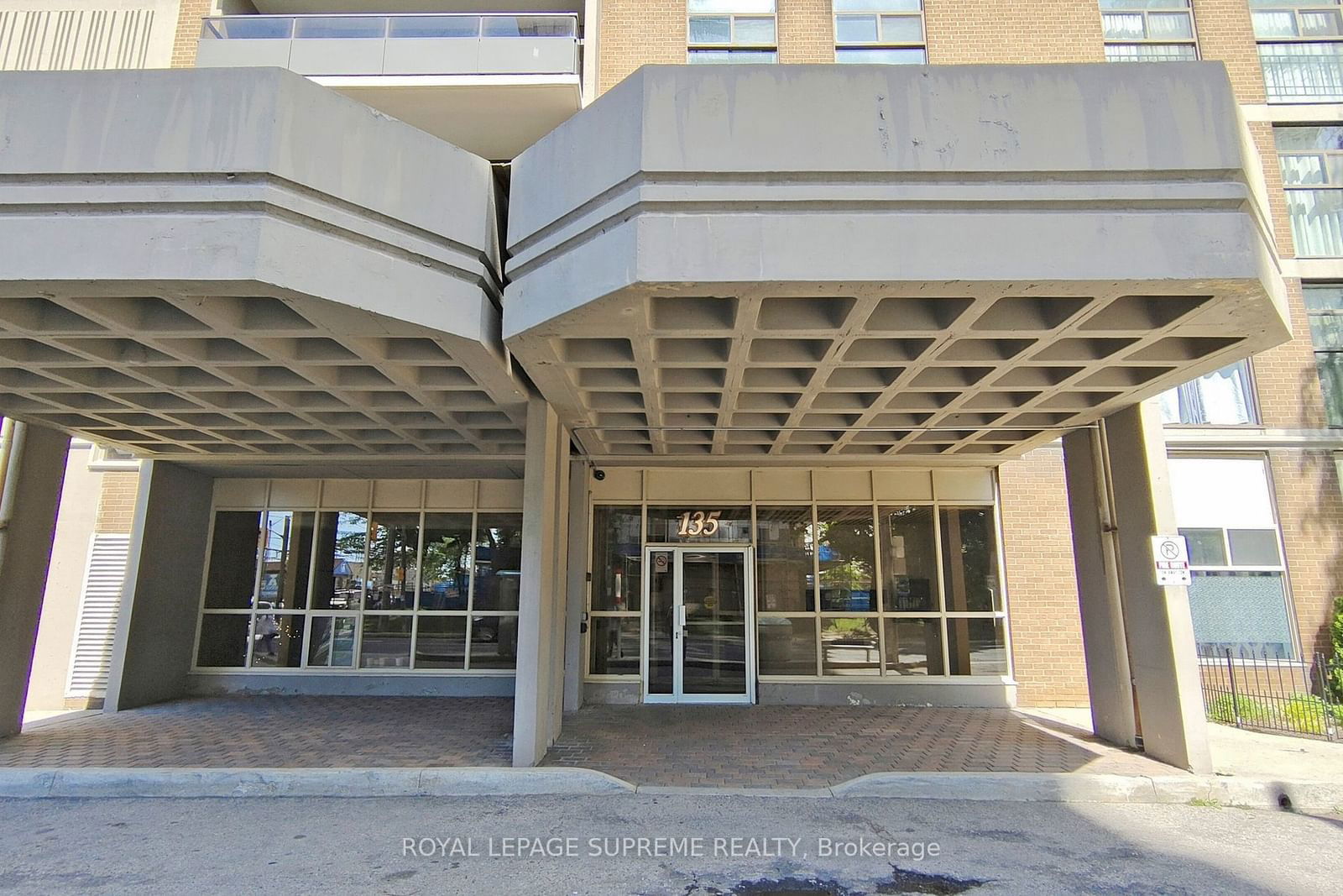 135 Marlee Ave, unit 401 for sale