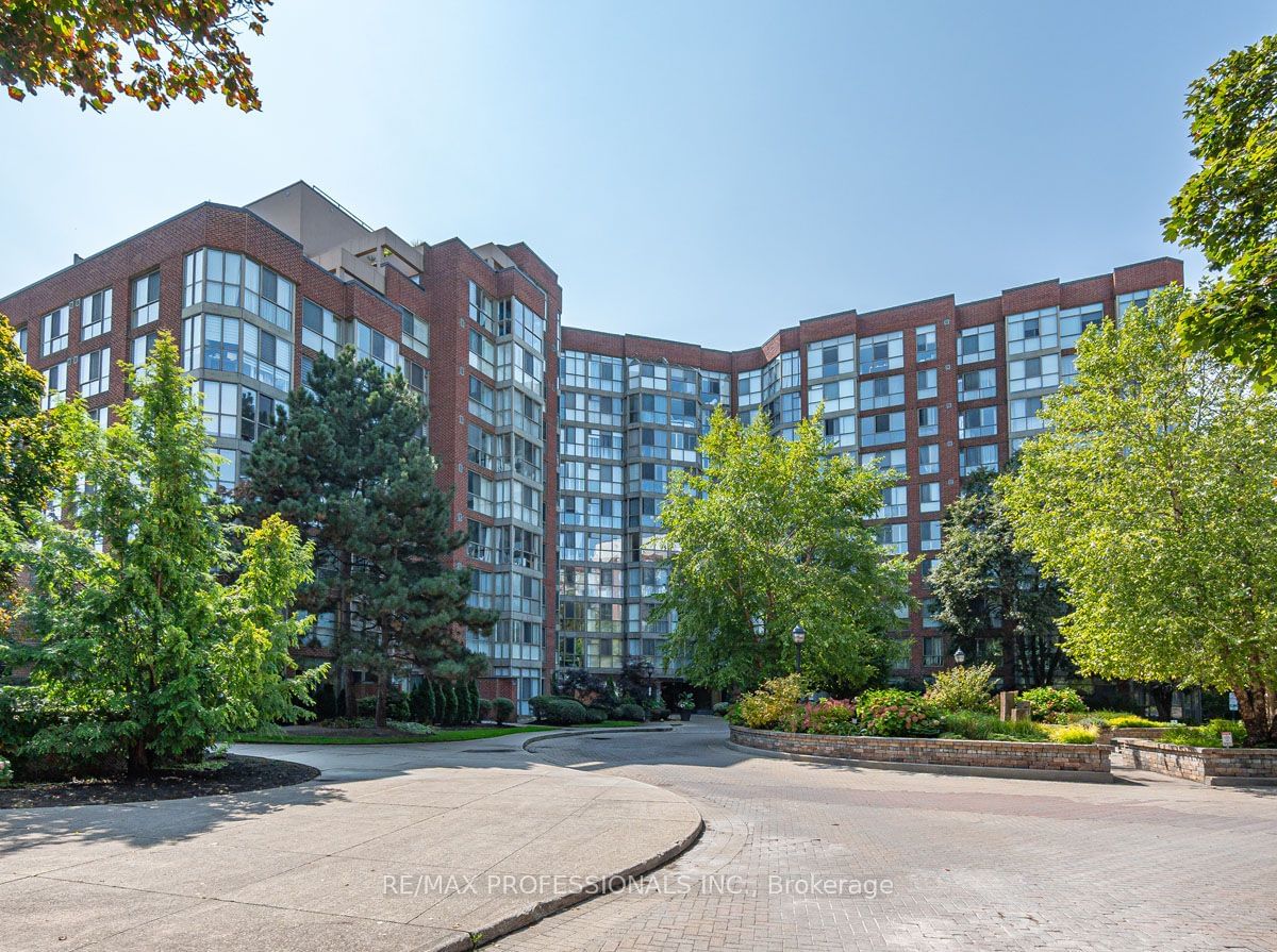 South Kingsway Village II Condos, West End, Toronto