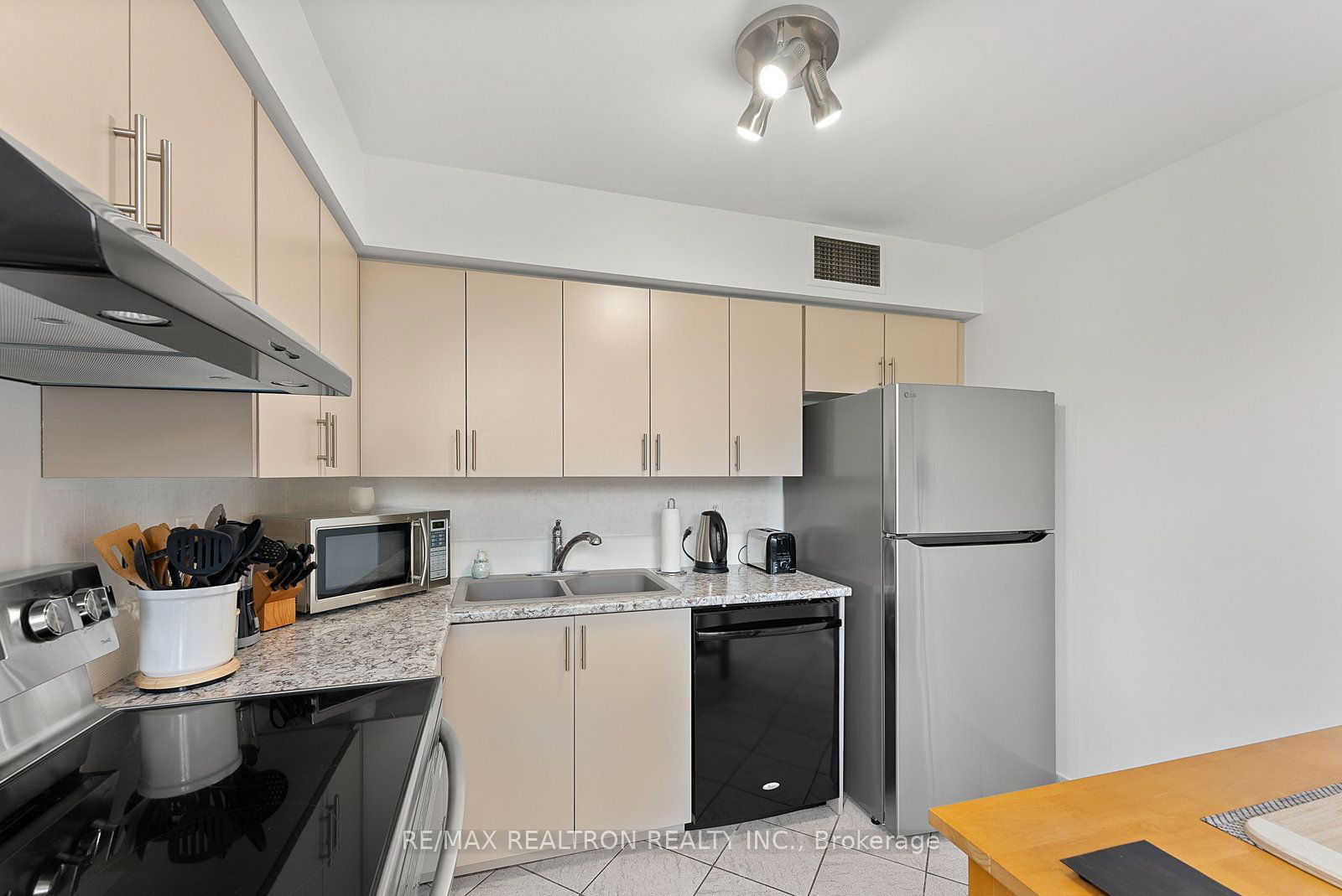 10 Laurelcrest St, unit 210 for sale