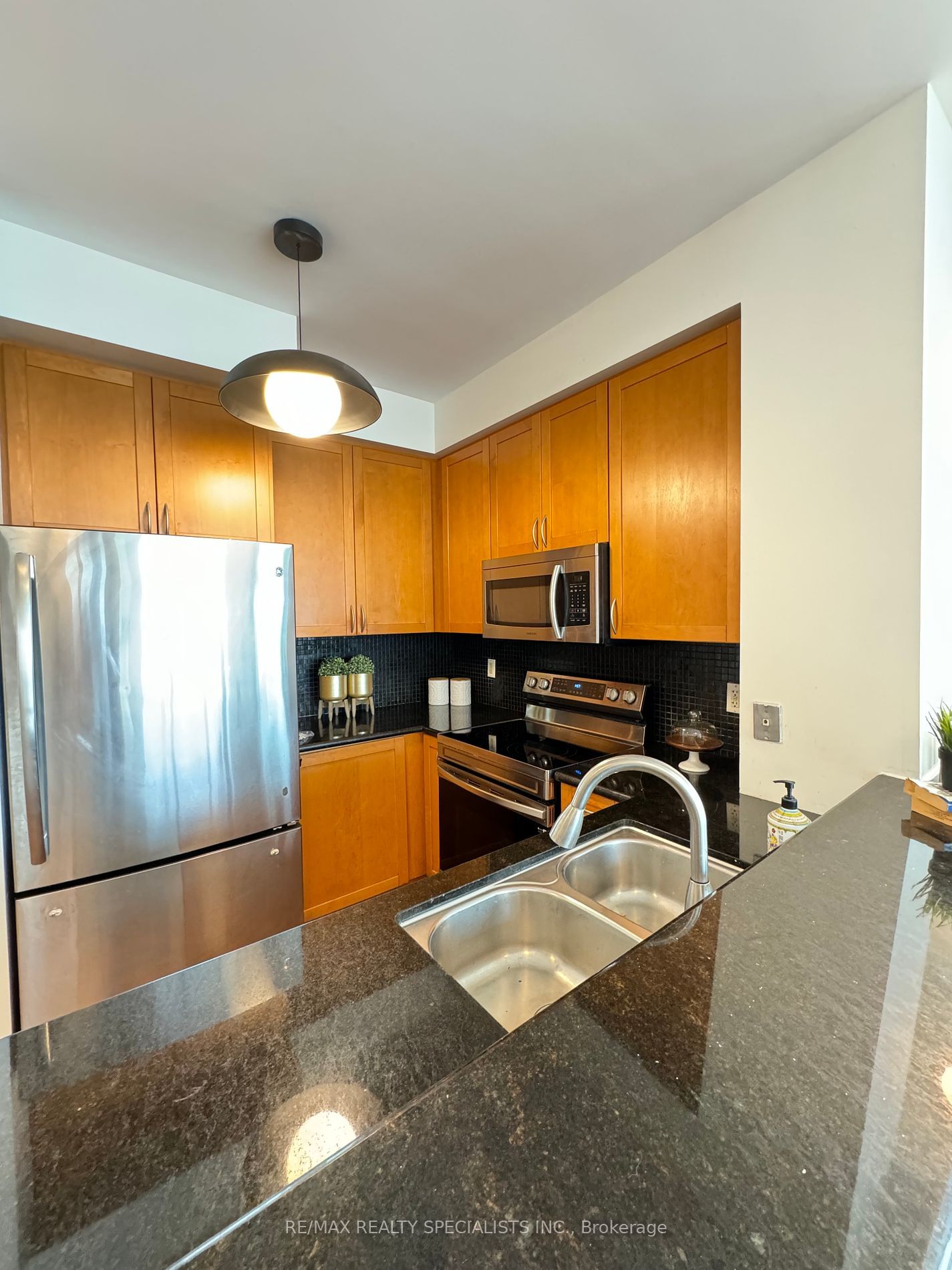 3939 Duke of York Blvd, unit 2502 for rent