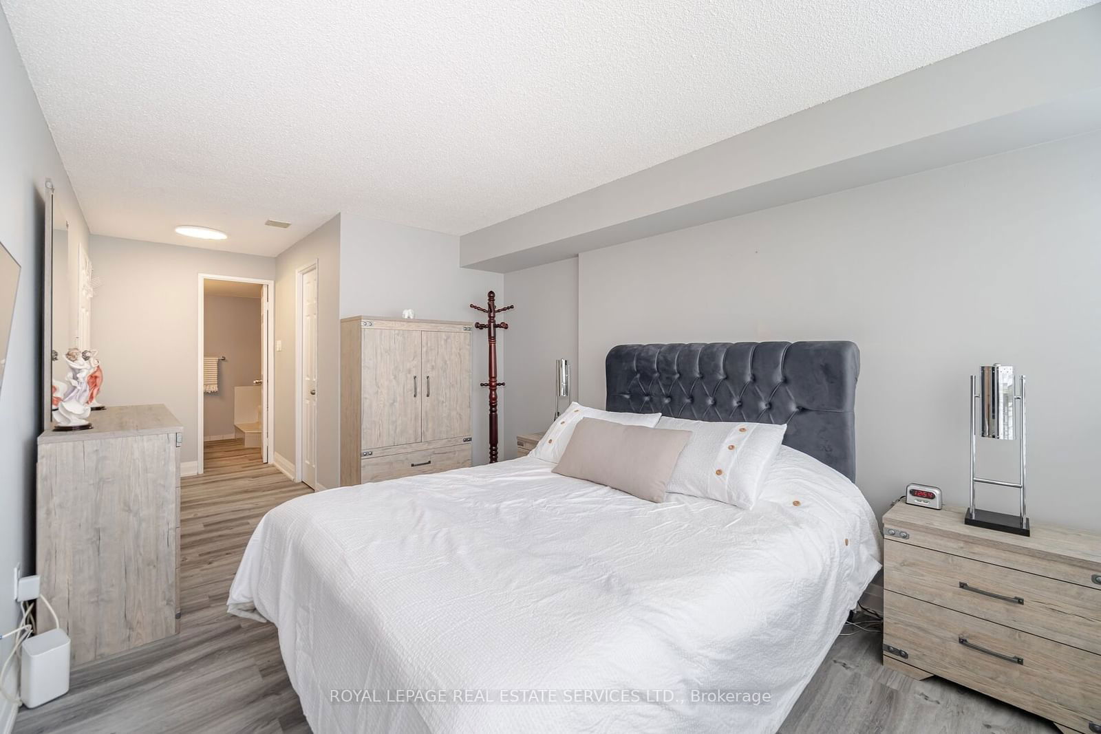 700 Constellation Dr, unit 102 for sale