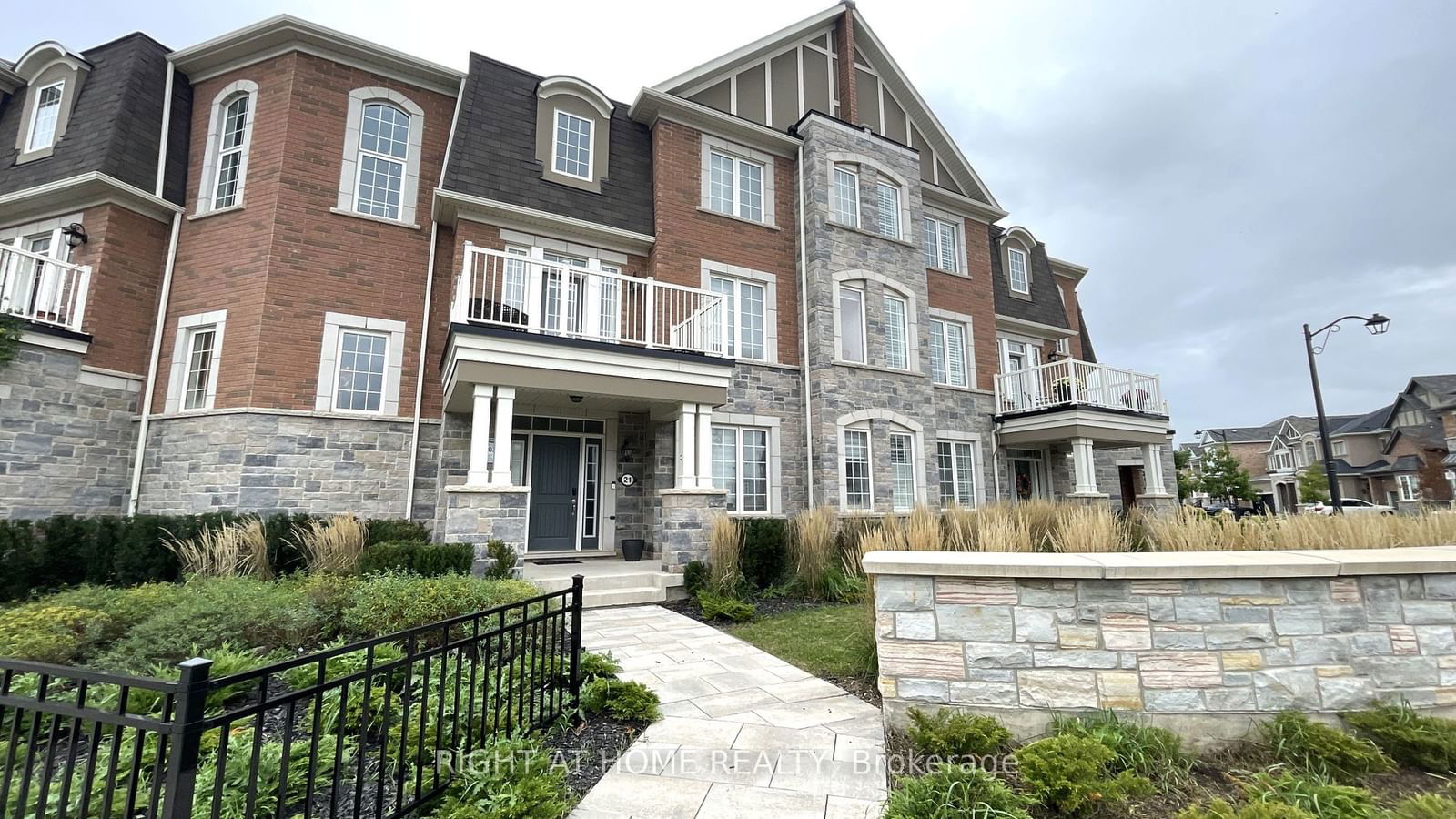 1222 Rose Way, unit 21 for rent