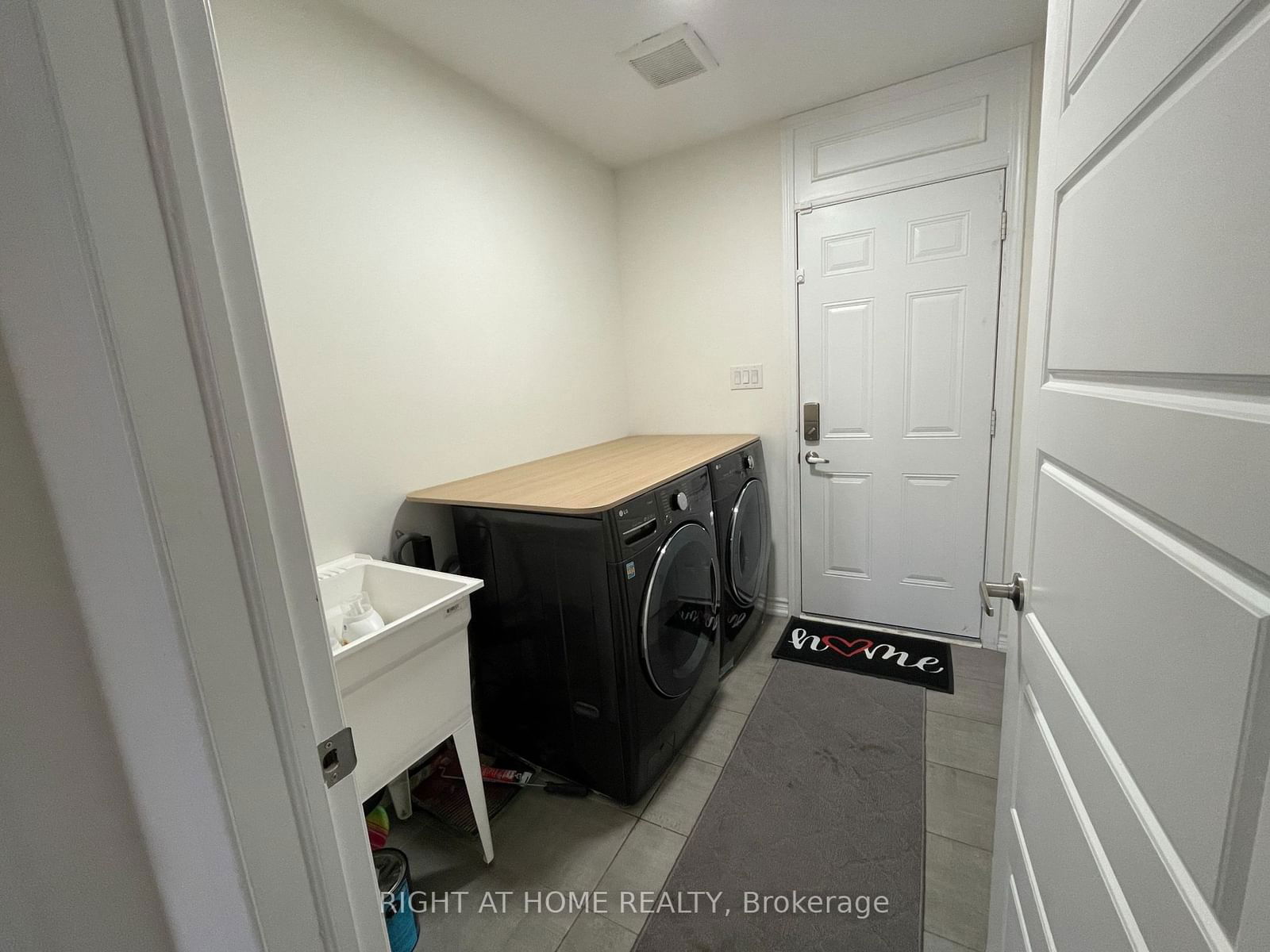 1222 Rose Way, unit 21 for rent