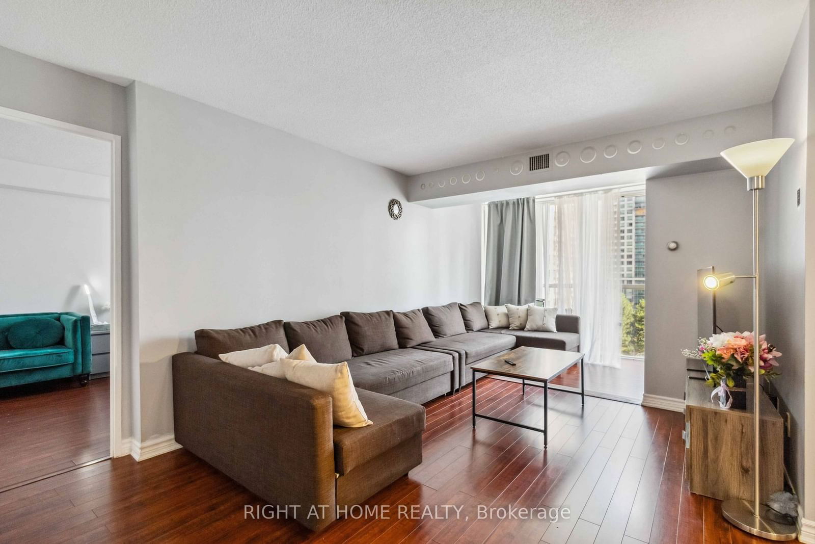 285 Enfield Pl, unit 611 for sale