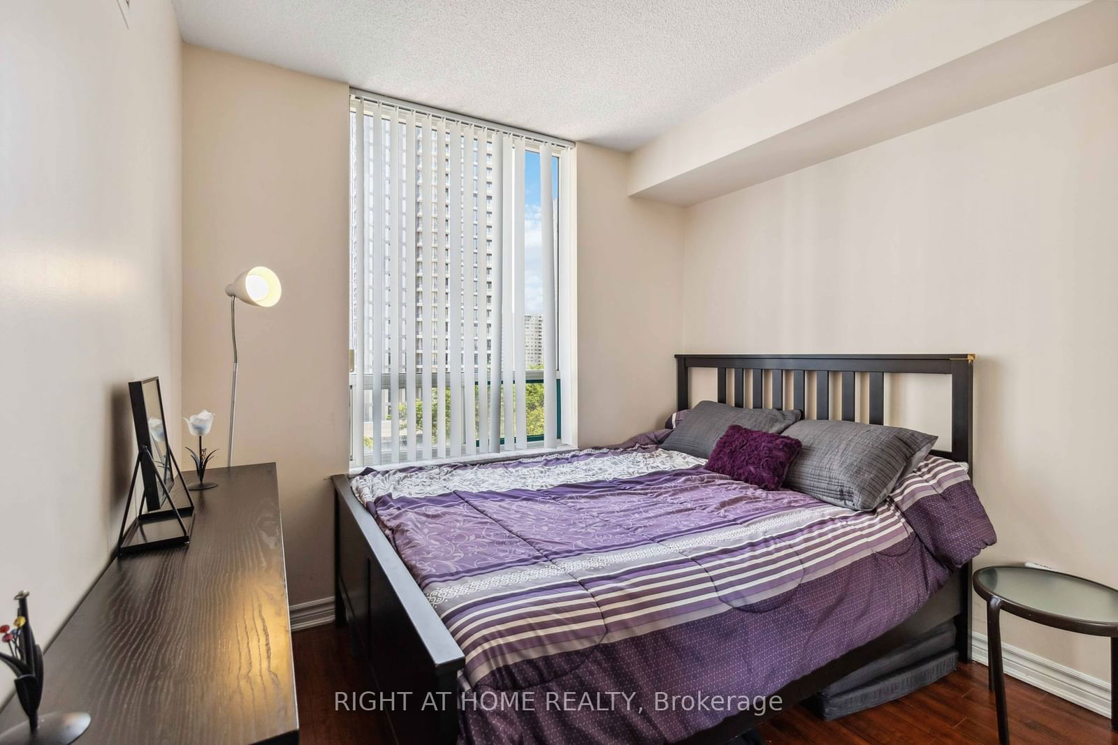 285 Enfield Pl, unit 611 for sale