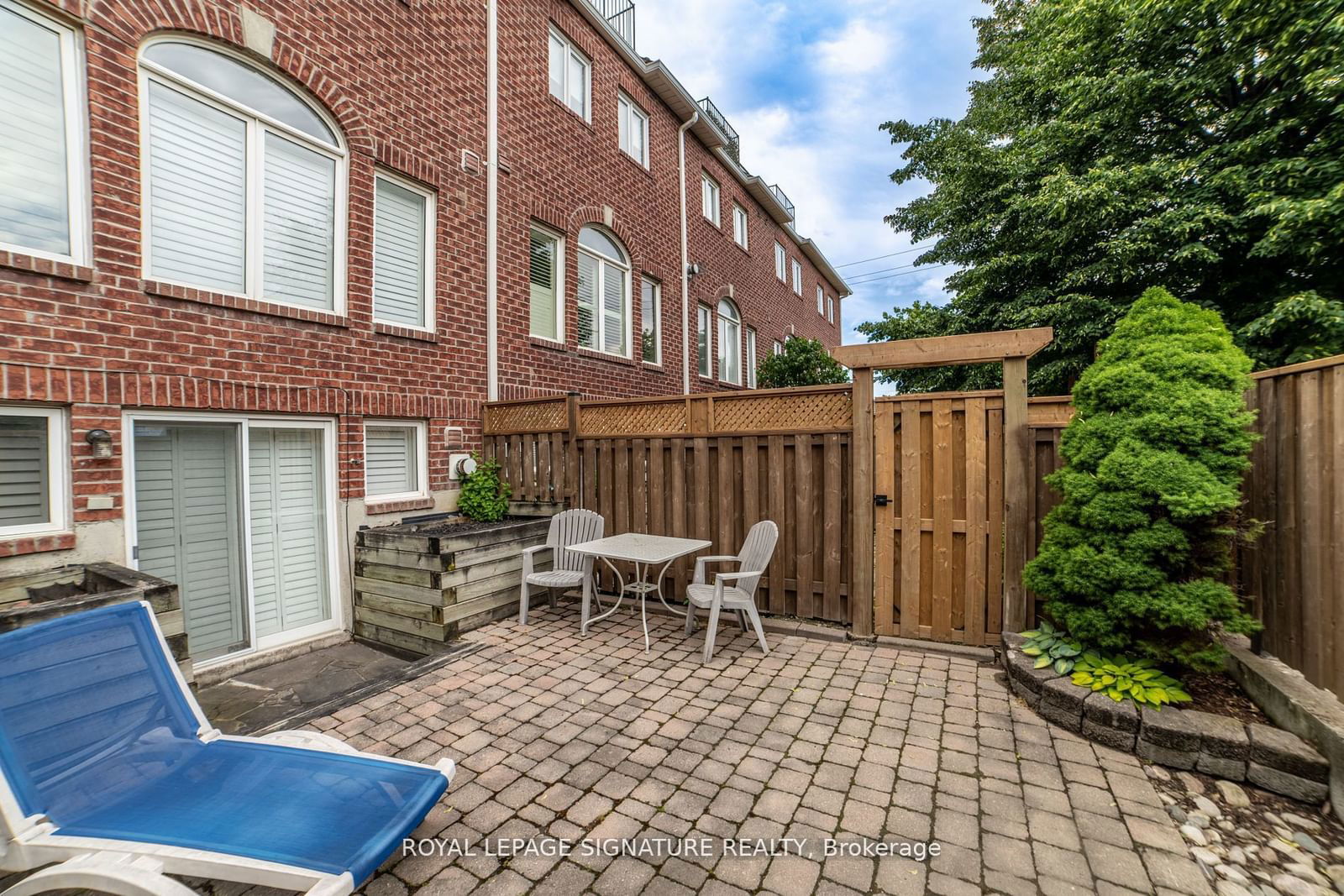 Oxford Court Townhouses, Etobicoke, Toronto