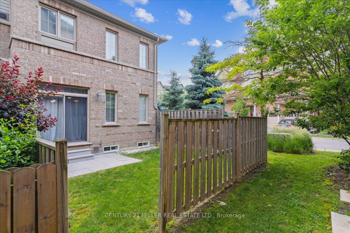 27 Cedar Lake Cres, unit 52 for sale